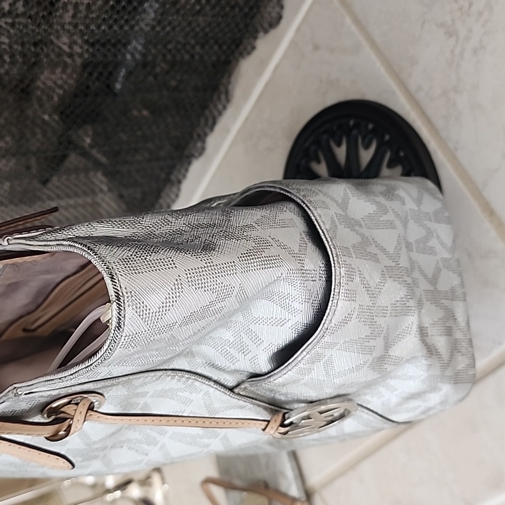 ๐โค๏ธโ๐ฅ MICHAEL KORS JET SET East West Signature SILVER TOTE & WALLET โค๏ธโ๐ฅ๐ - Picture 15 of 17